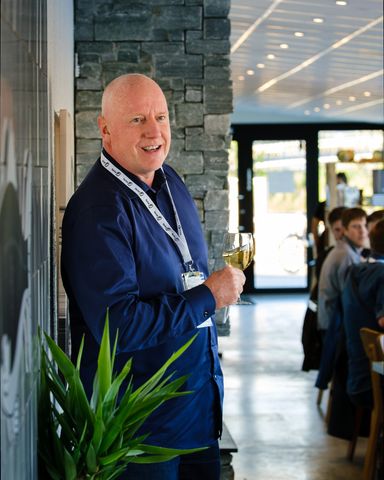 Jimmy Nilsson giving a toast